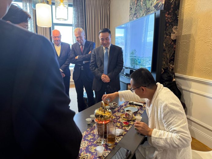 徐洪立大师出访比利时（视频）